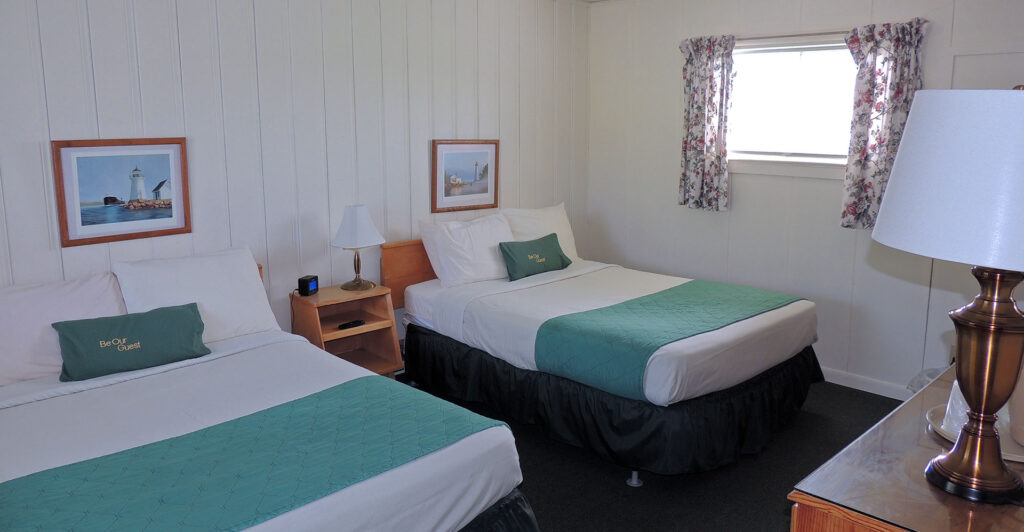 Motel Rooms & Cottages